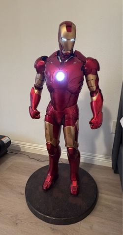 Sideshow Mark III Iron Man  1:2  Maquette Statue with LED Lights