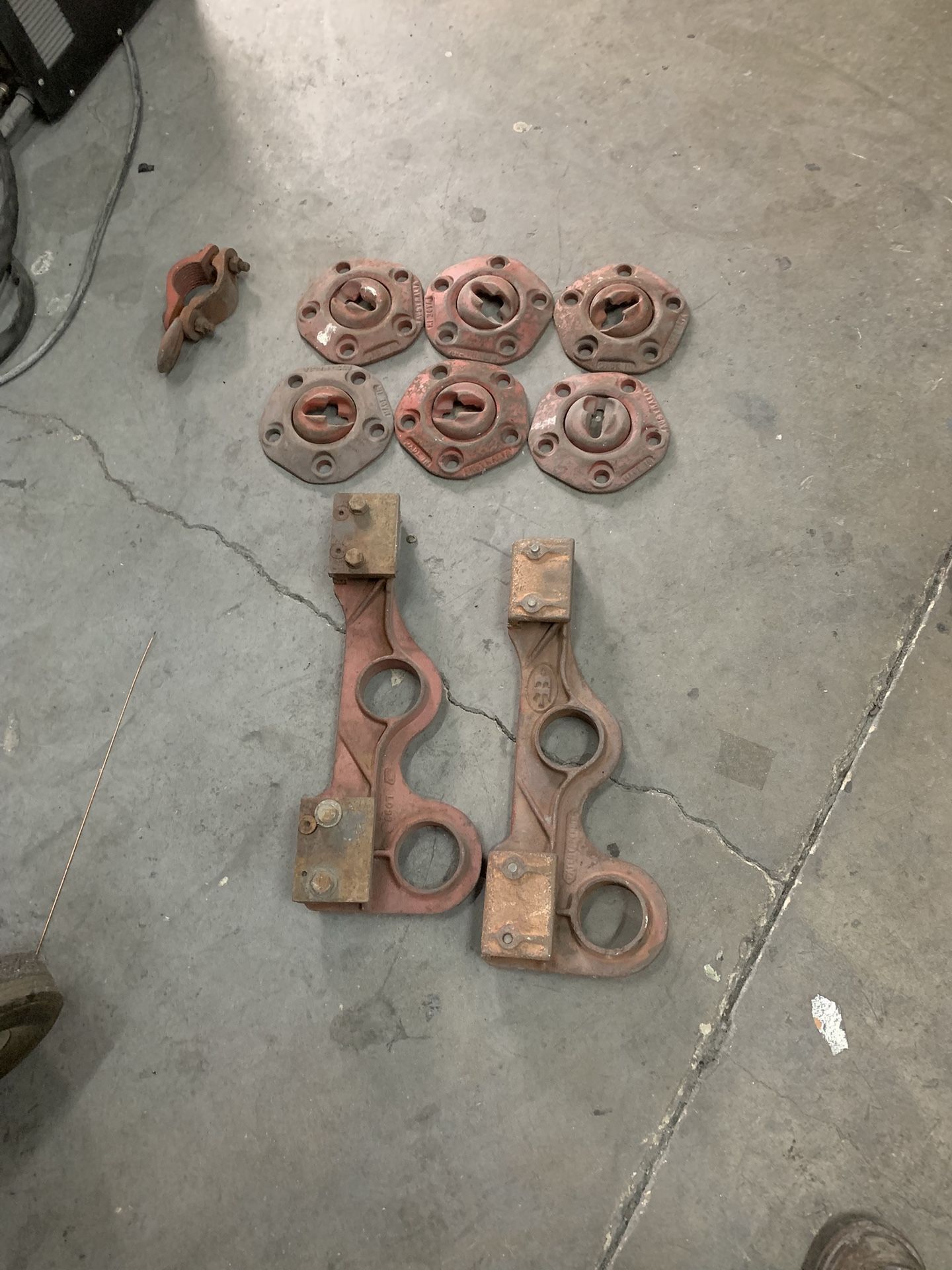 Frame Pulling Anchors