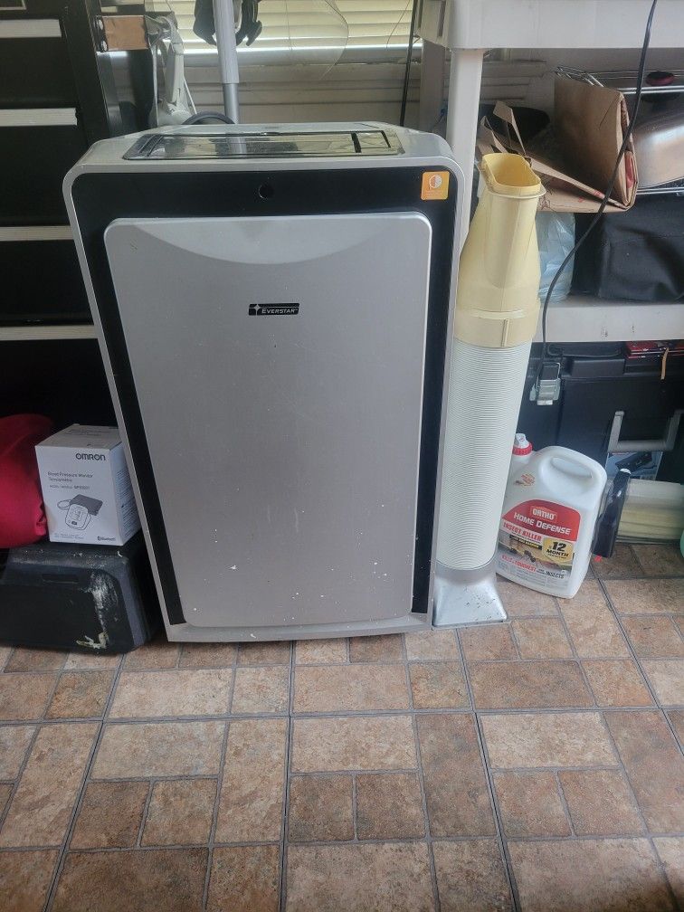 PORTABLE AIR CONDITIONER