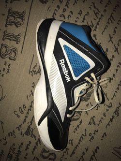 Size 9.5 men’s Pump up Reebok shoes
