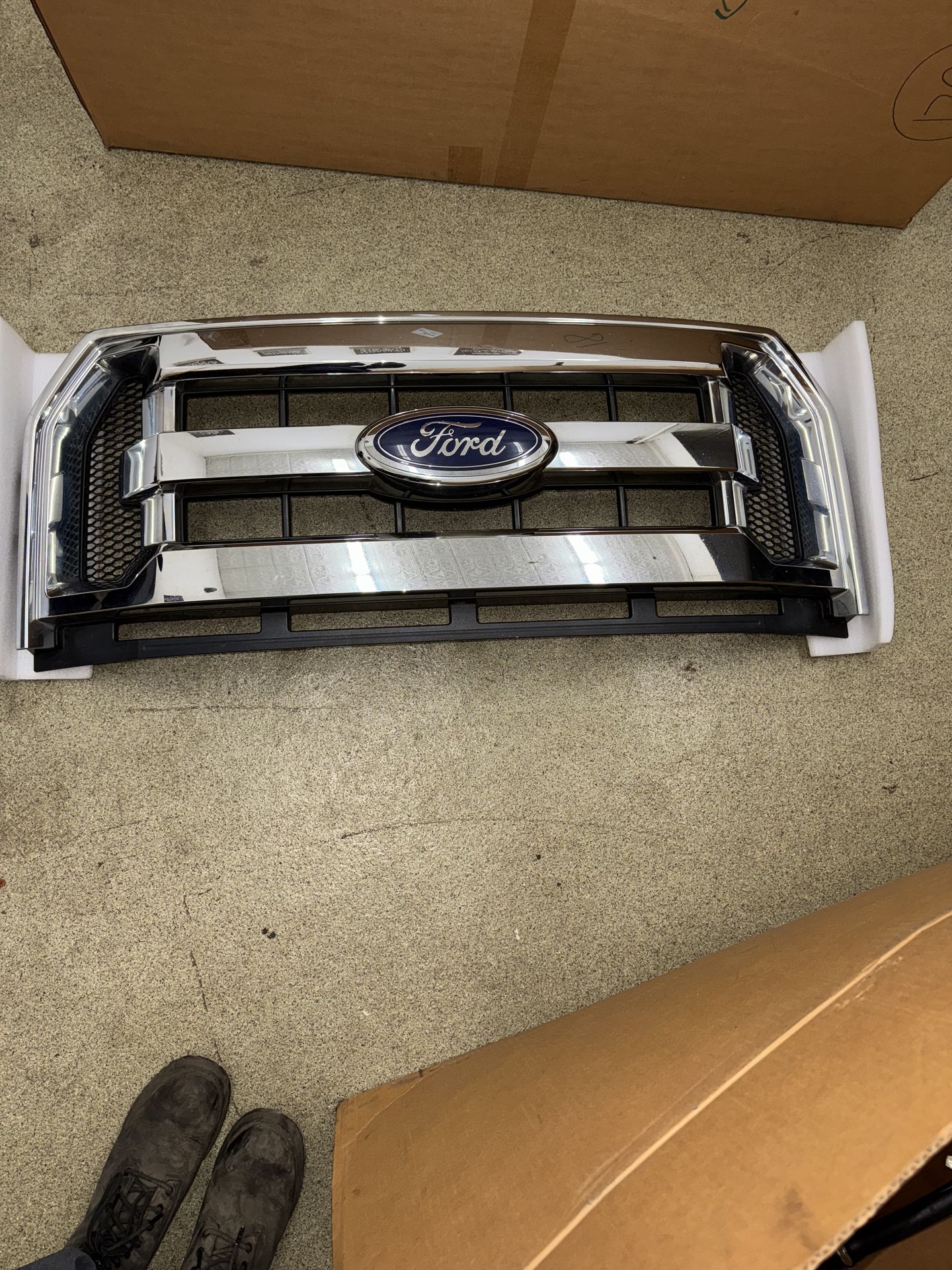 Ford F150 OEM GRILLE