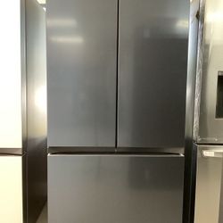 Samsung French Door Refrigerator in Black with Dual Auto Ice Maker with Ice Bites and Beverage Center