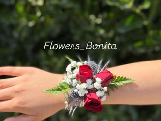 Fresh flower corsage