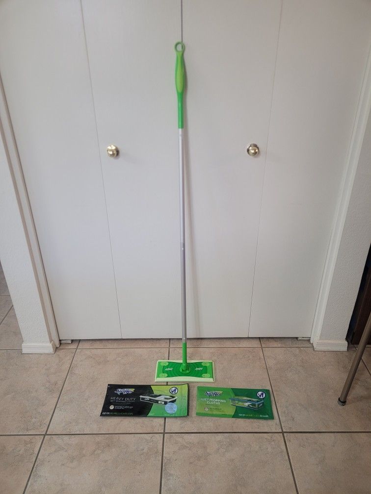 New  --  Swiffer Mop, 1 pkg (2) Heavy Duty Wet Cloths & 1 Wet Mopping Cloth --  PENDING PICKUP 