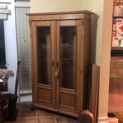 Antique Cabinet w/ 3 Shelves and Key Lock