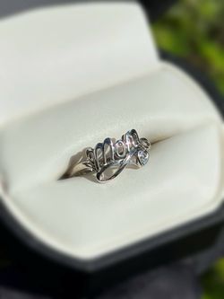 Jewelry 10k solid white gold word MOM ring sz 6.50