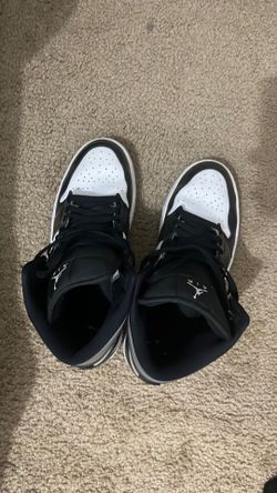Air Jordan 1 Mid Patent SE 'Black Gold'