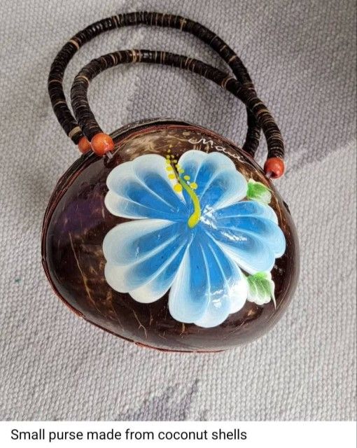 Small Hawaiian Coconut Purse
