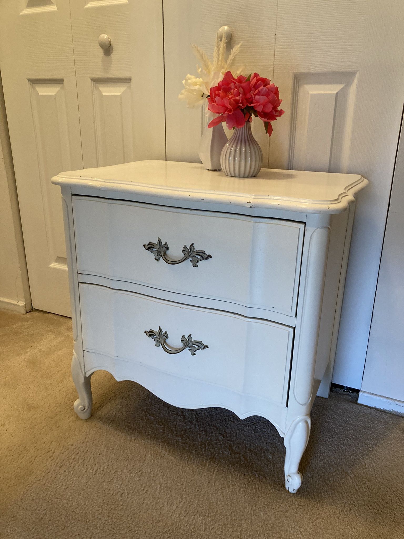 Night Stand Cabinet End Table Vintage Dixie Furniture White Painted Wood French Provincial 2 Drawer Night Stand 7121