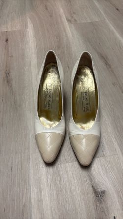 Ladies pumps