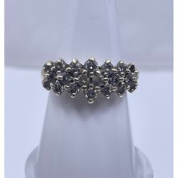 10K YELLOW GOLD RING WITH CLUSTER DIAMOND DESIGN SIZE 7