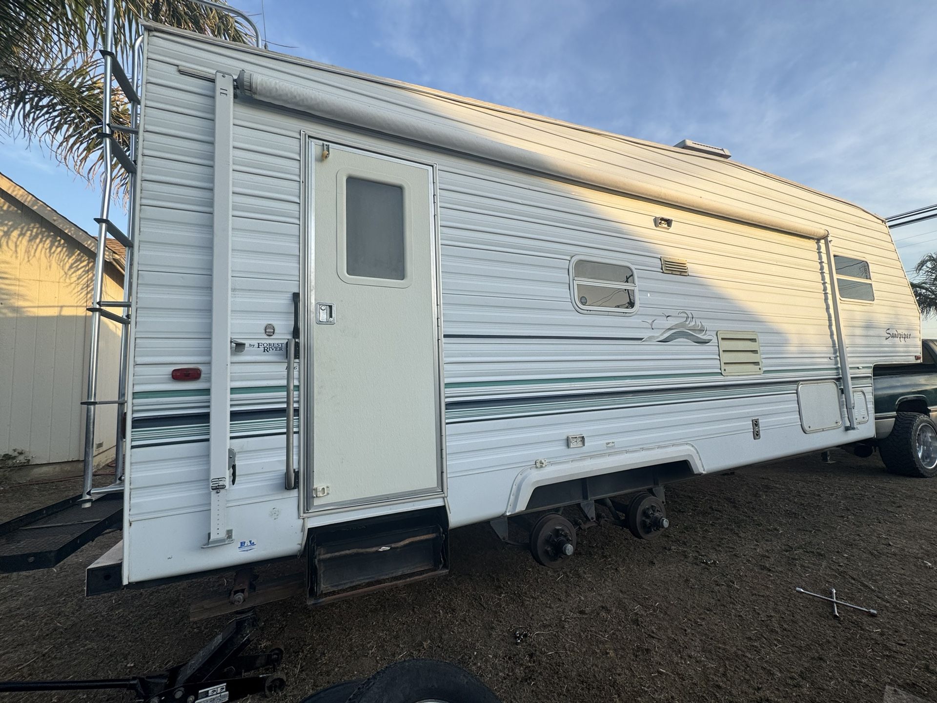 2000 Sandpiper 5th Wheel