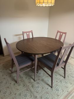Round Dining Table Set – Table + 4 Chairs