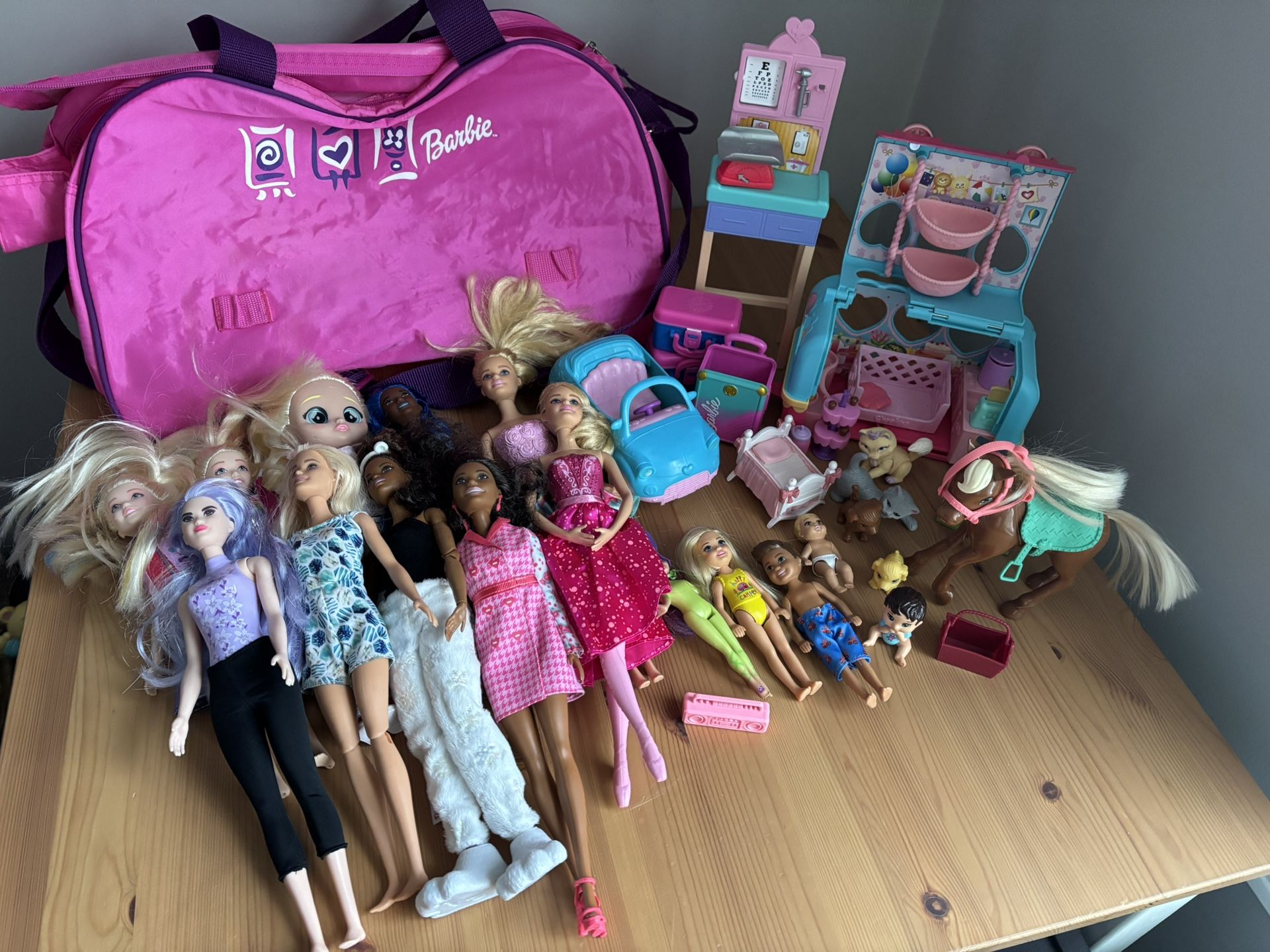 Mattel Barbie Large Lot Dolls Babies Chelsea Little Sister Pets Vehicles Barbie Car With Storage Tote/ Storage Bag Cute!