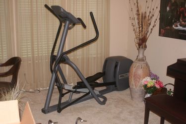 (NEW PRICE) Precor Elliptical Crosstrainer (EFX 5.19)