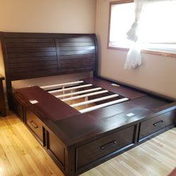 Homelegance Logandale (Model 1559) / Bob’s “Hudson” – 5-Piece King Storage Sleigh Bedroom Set – Like New