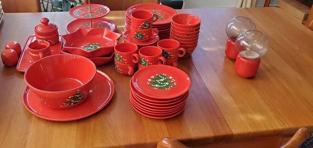 German Christmas Dinnerware For 8