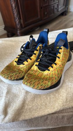 Basketball shoes