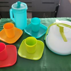 Set De Niñas De Tupperware, Nuevo. Viene Incluida La Panera