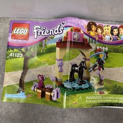LEGO Friends: Foal's Washing Station (41123) - Complete set w/ instructions.