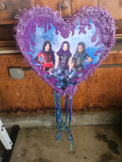 Small descendants pinata