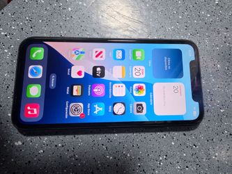Iphone 11 normal,  128 gigas,  liberado para cualquier compañía,  83% de vida de la batería,  muy buenas condiciones.
