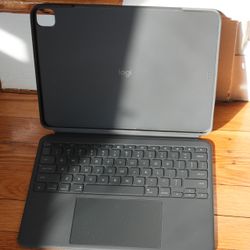 Logitech Combo Touch Keyboard Case for 13” iPad Pro (2024) – Excellent