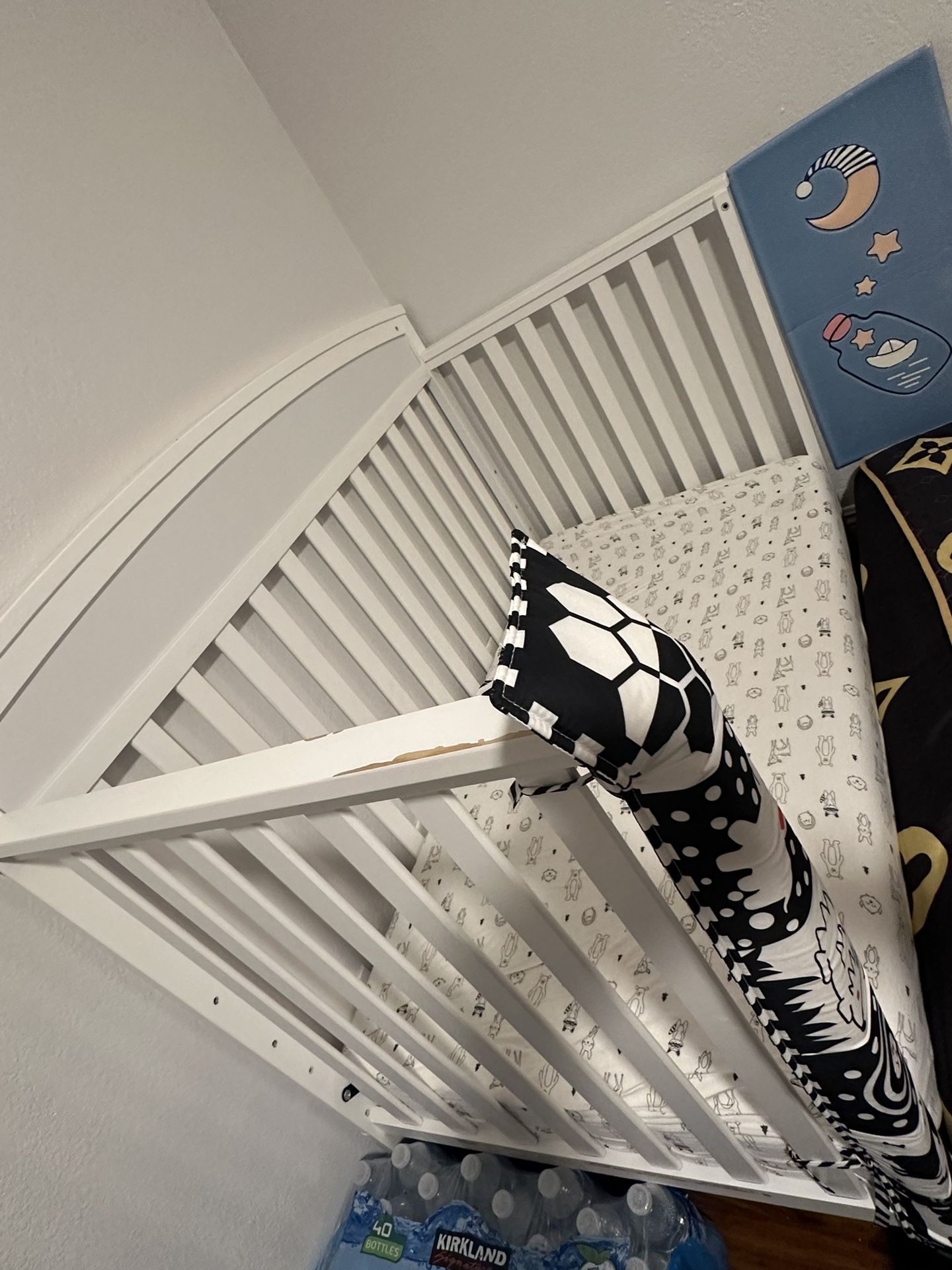 Baby Infant Crib Barely Used Only 2-3 Times 