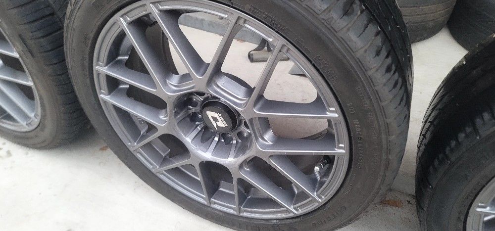 Wheel 17 5 Lugs Universal Like New
