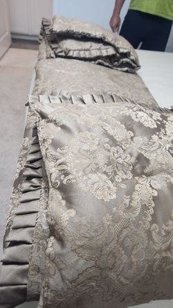 King Size comforter with pillowcases