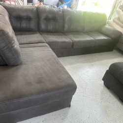 SECTIONAL SOFA 