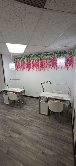Nail Table