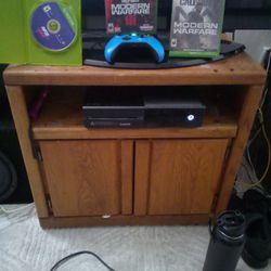 Xbox One  , Comes With One Controller , He New MWIII ,All The Cords,  Need For Speed Heat , Call Of Duty Modern  Warfare , 