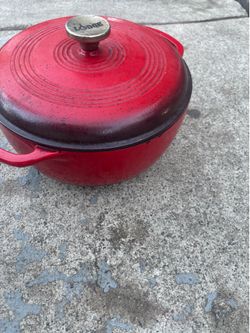 Cast iron pot