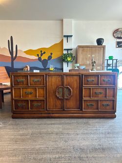 Wood Dresser / Buffet / Sideboard / Credenza / Vintage!