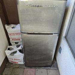 Mini Fridge Refrigerator Frigidaire 