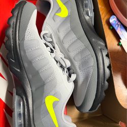 Nike air max invigors