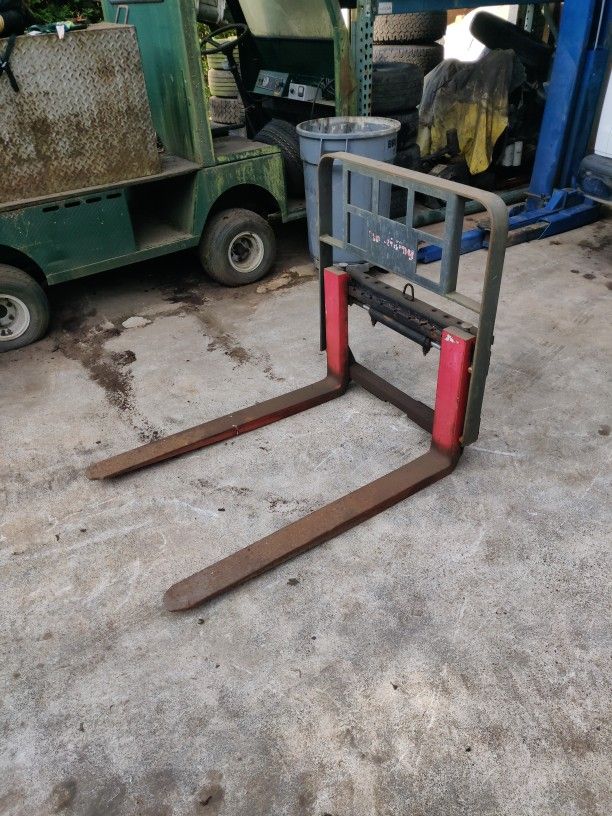 Dingo/Small Tractor Forks