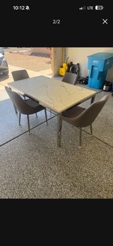 Kitchen Table with four chairs excellent condition