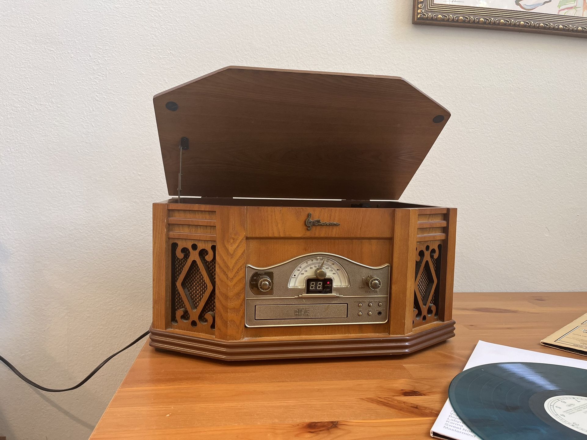 Emerson NR303TT mini Stereo system Turntable,CD, Cassette AM/FM radio