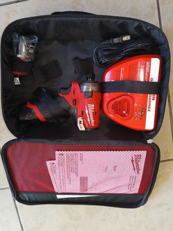 Milwaukee
M12 FUEL SURGE 12V Lithium-Ion Brushless Cordless 1/4 in. Hex Impact Driver Compact Kit w/Two 2.0Ah Batteries, Bag