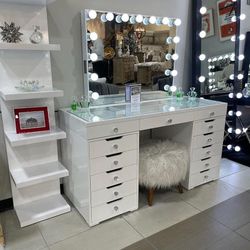 Vanity set black and white Color