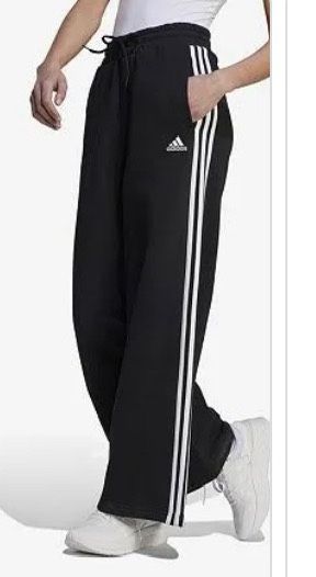 Adidas 3 stripe classic fit women’s sweatpants Large