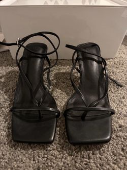 Black kitten heel sandals - Amazon sz 6