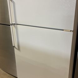 Gibson Refrigerator Top Freezer White 