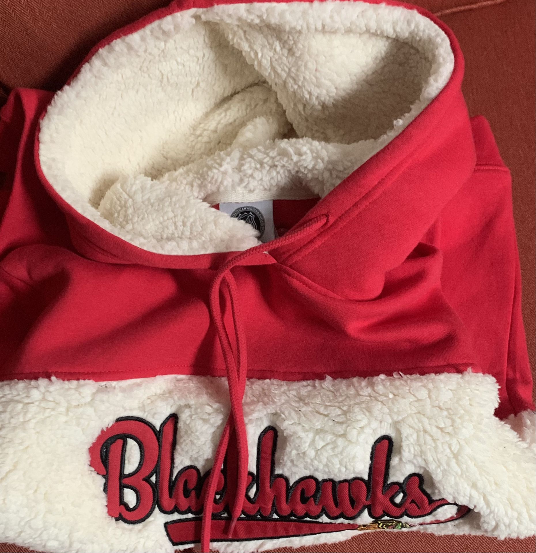 Women's Chicago Blackhawks Hoodie for Sale in Kentwood, MI - OfferUp