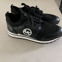 Tenis Shoes, Michael Kors, Size 9.