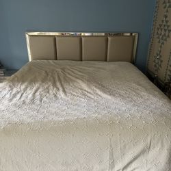 King Bedroom Set w/ Mattress Included $600