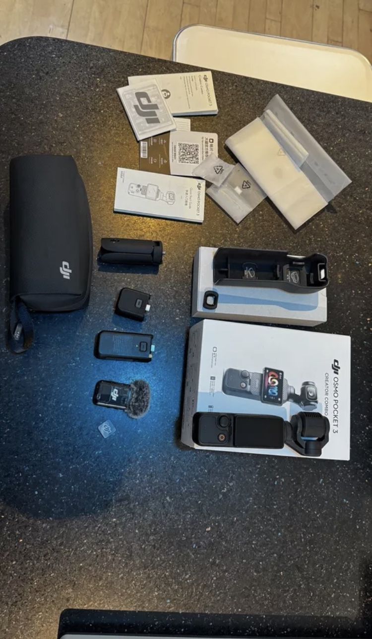 DJI Osmo Pocket 3 Creator Combo + Year Of DJI Refresh Plan
