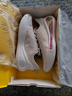 Size 12M Under Armour Curry 12 'Saturn